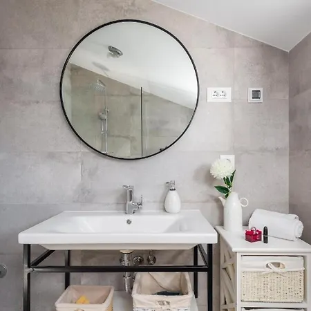 Nensi Вилла Гребастика